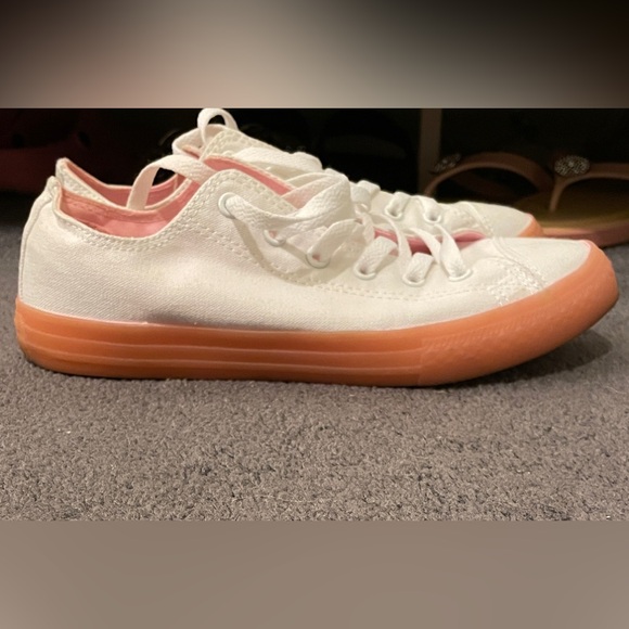 SOLD Women’s’ Converse Sneakers - Picture 7 of 15